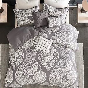 Never used brand new Duvet Cover Set by Madison Park